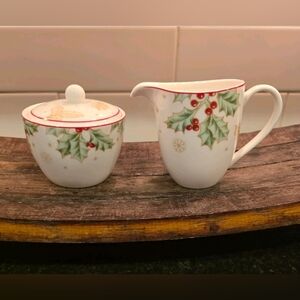 Lenox Treasured Traditions Holly Creamer And Sugar Bowl With Lid